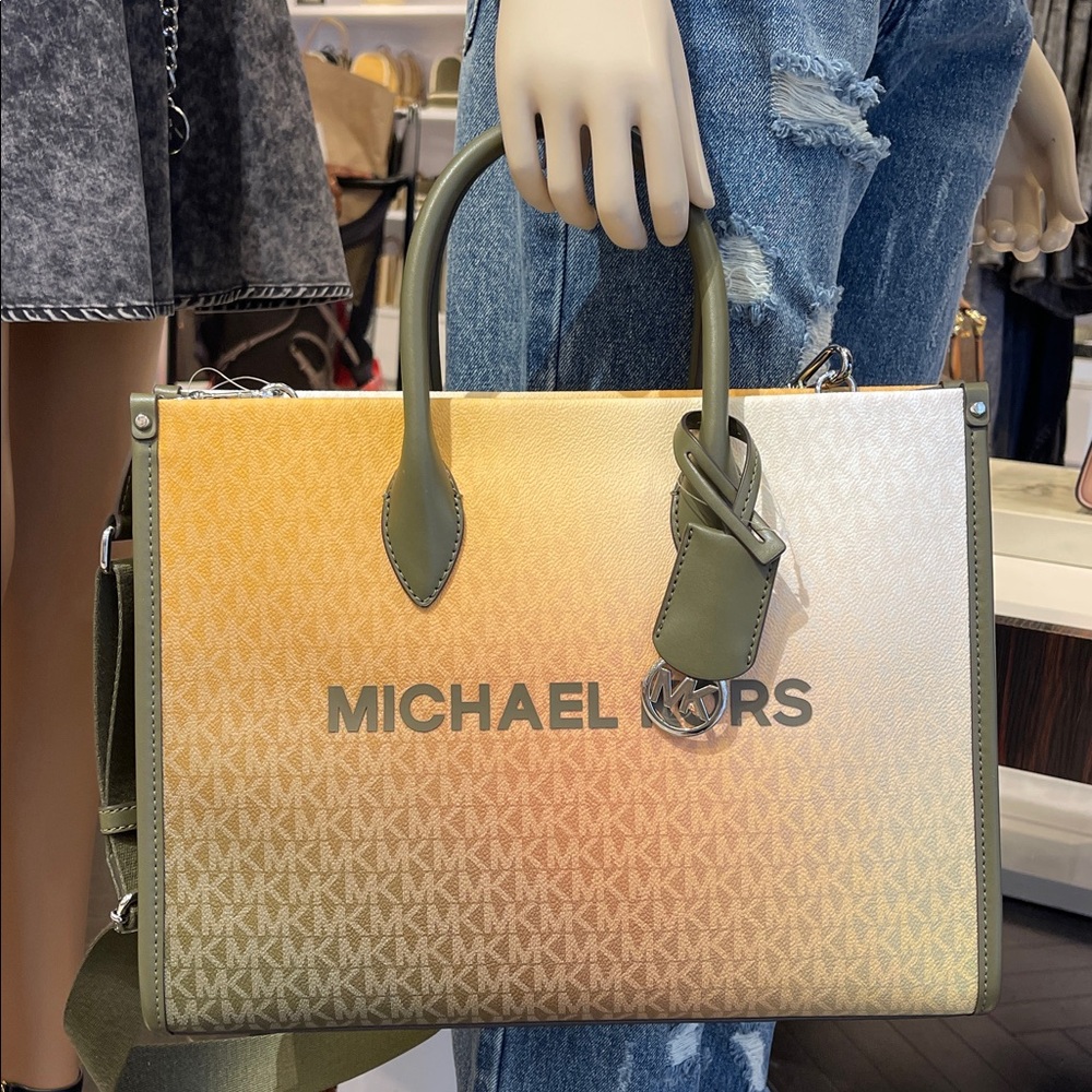 MICHAEL KORS Mirella Medium Ombré Signature Logo Tote Bag
Olive Combo
NWT - Picture 12 of 16